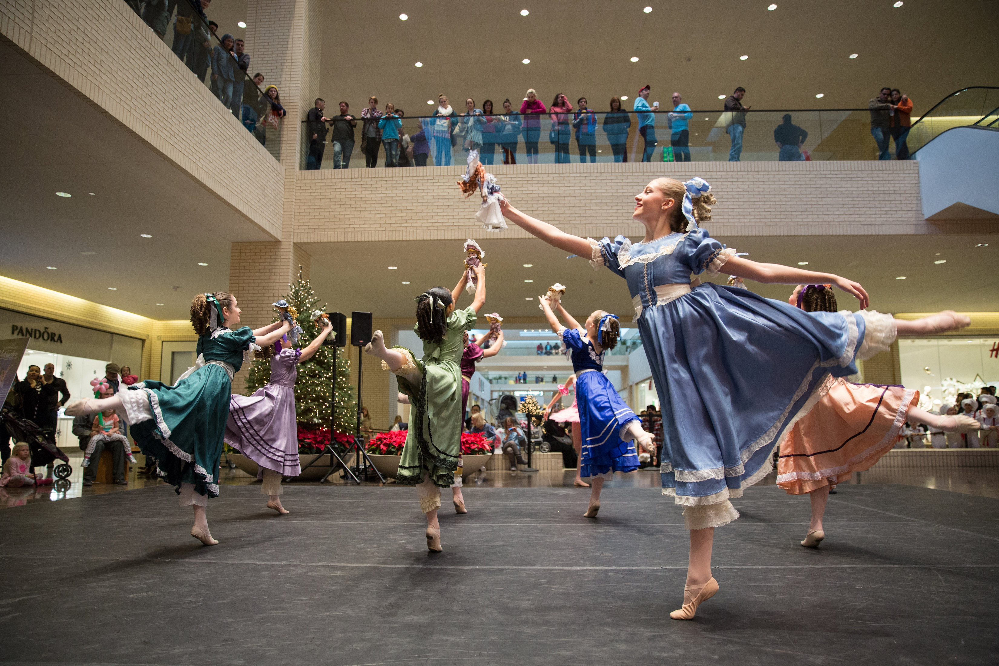 Sights and Sounds of the Season Performances - DFWChild