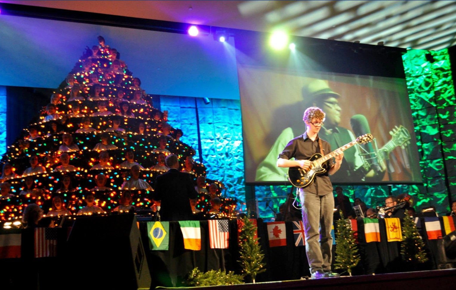 Singing Christmas Tree DFWChild