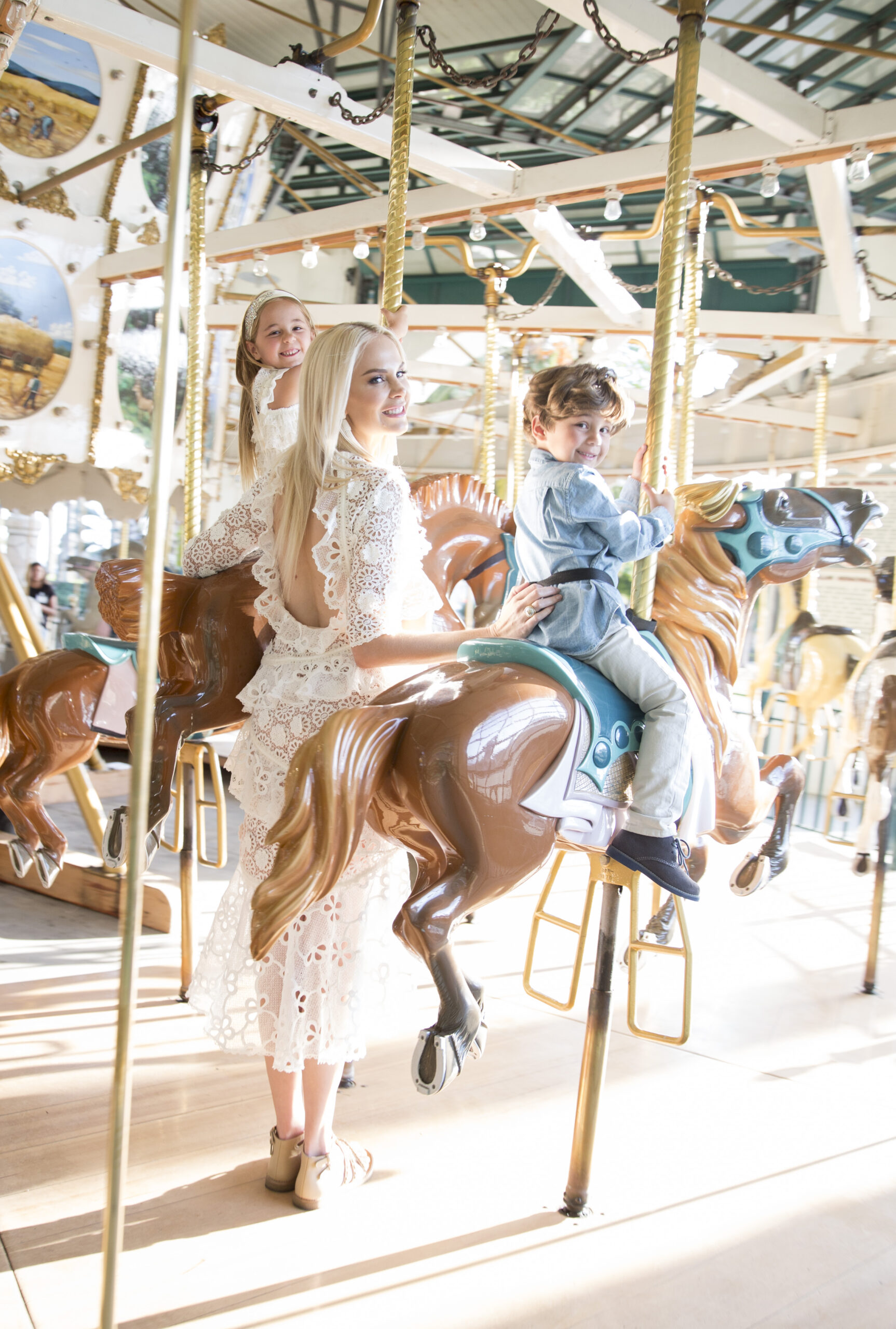 Kameron Westcott with her kids, Top image courtesy of Kristen Beinke Photography