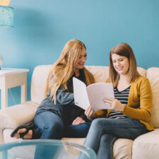 Best moms and babies winner Maria Pokluda talking with soon to be mom