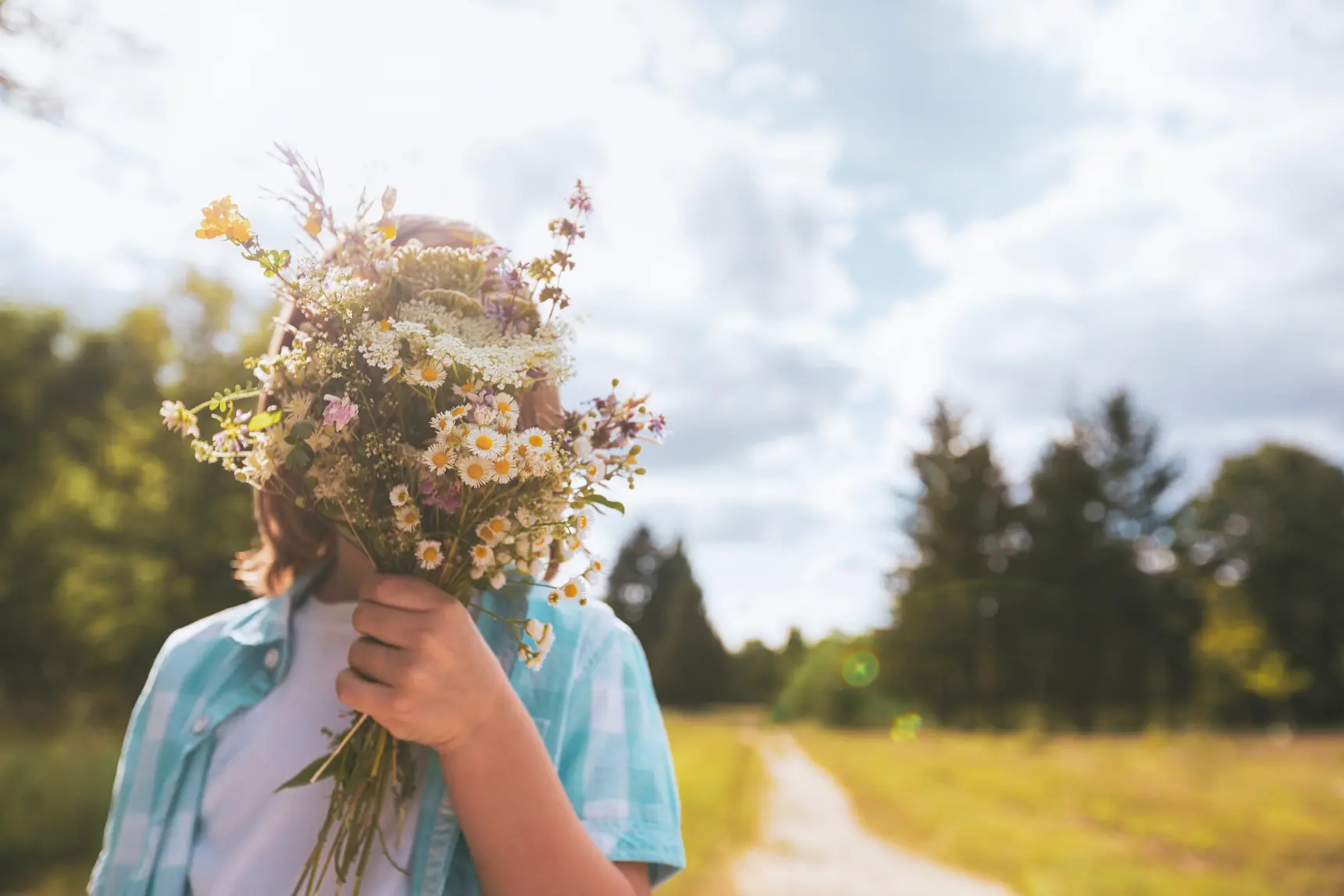 allergy medicines, iStock image child with boutique of flowers