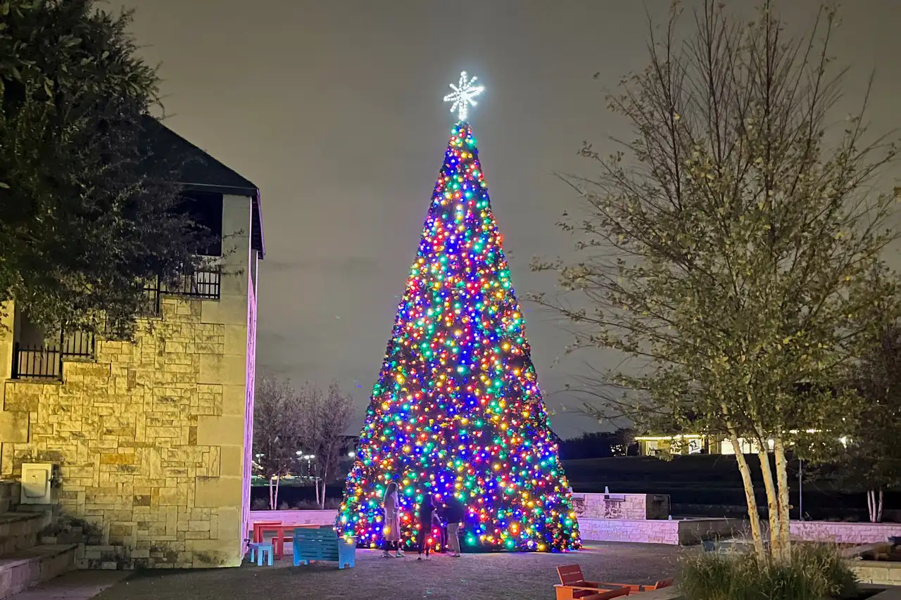 Castle Hills Holiday in the Plaza, photo courtesy of Castle Hills Village Shops