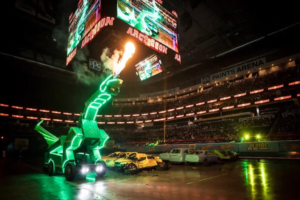 Hot Wheels Monster Trucks Live: Glow-N-Fire