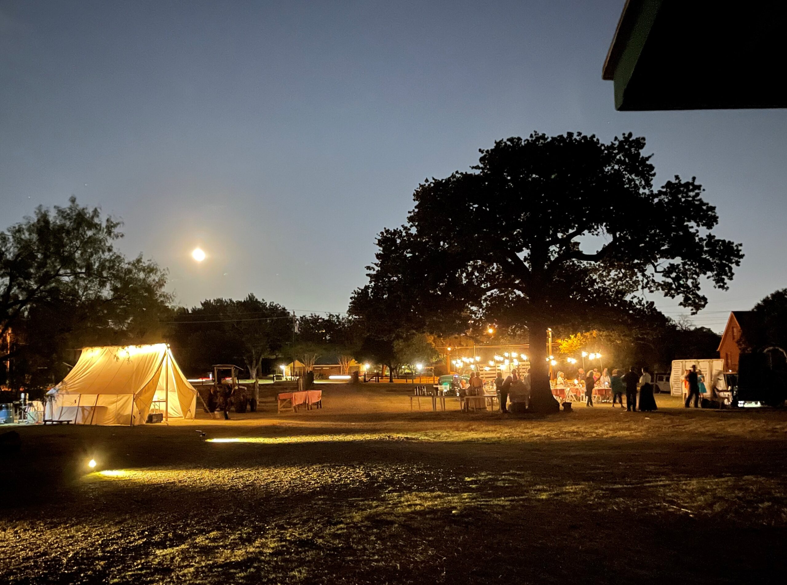 Harvest Moon Supper, photo courtesy of Grapevine Convention & Visitors Bureau