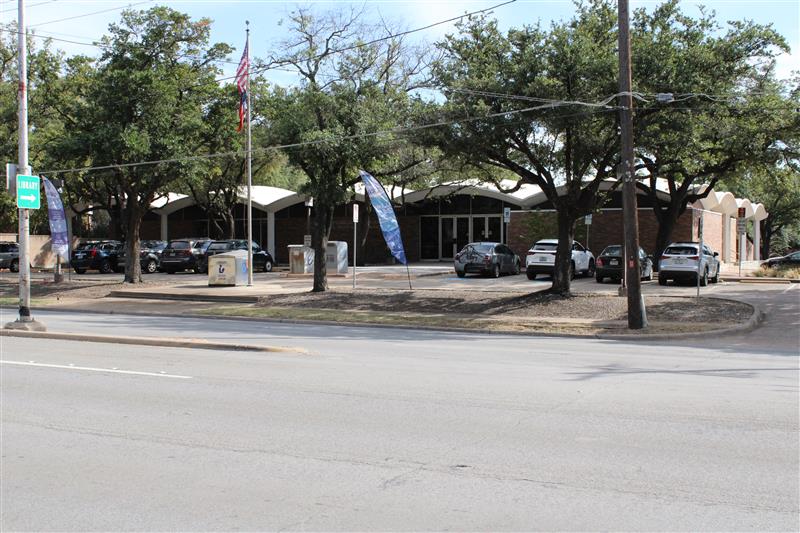 Preston Royal Branch Library, photo courtesy of Dallas Public Library
