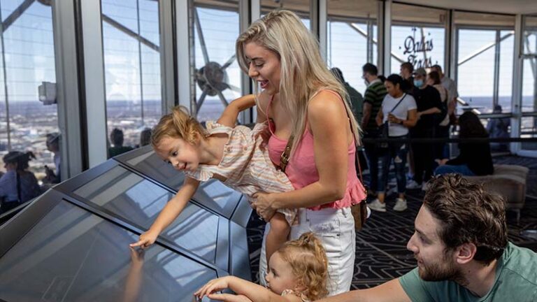 800x450 family pic halos 1 768x432