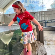 Child touching a stingray at the touch tank at Children's Aquarium Dallas at Fair Park, photo courtesy zoOceanarium Group