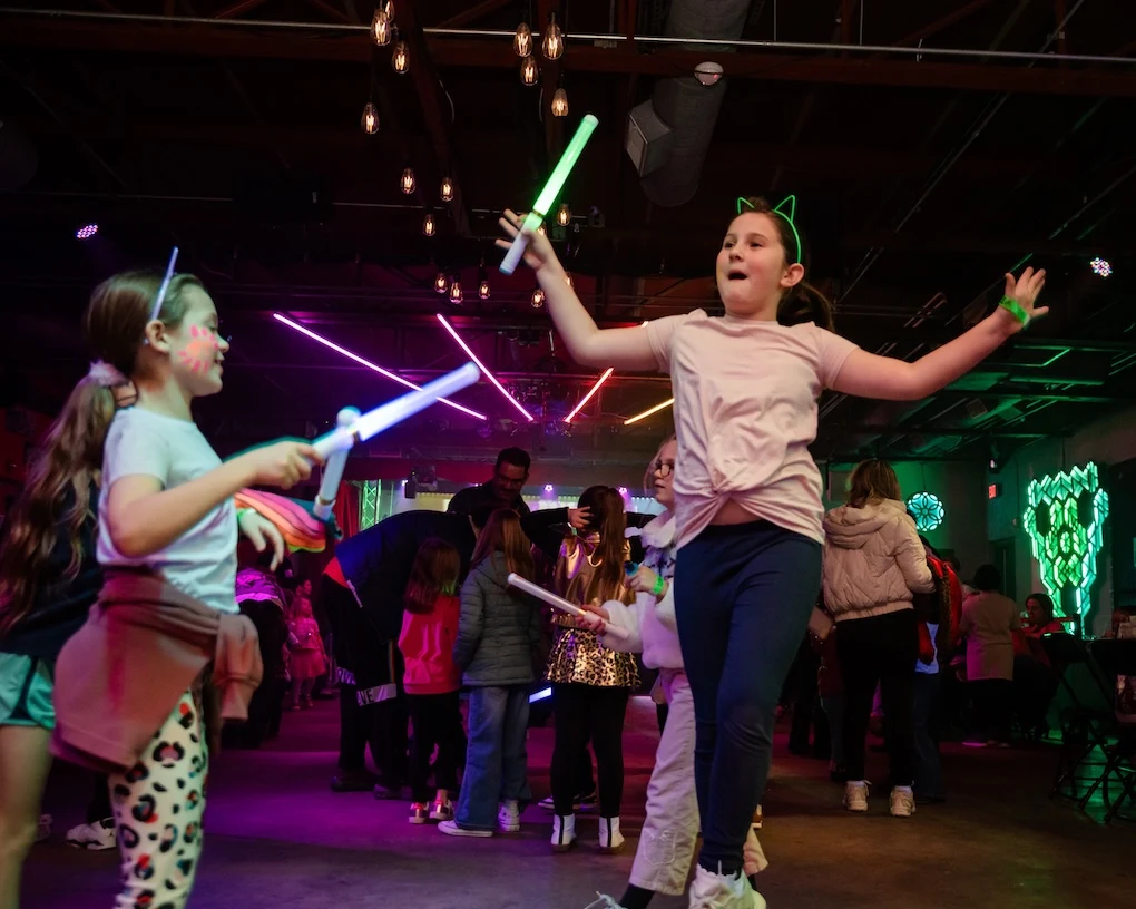 girls dancing with light up toys at Disco Kids Dallas, photo courtesy April Barnes Photography